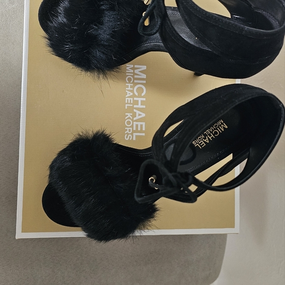 MK Remi Sandal in black - Picture 3 of 9